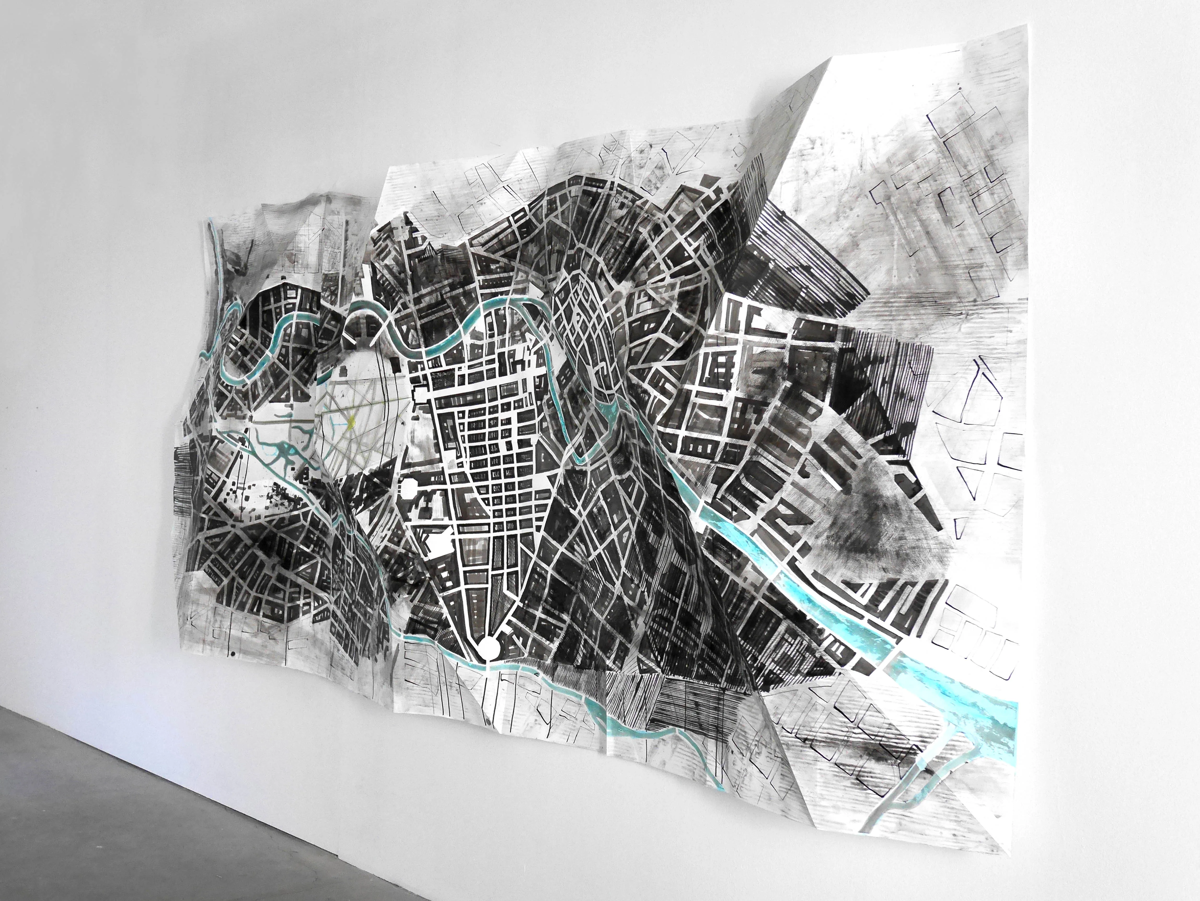 Karte B (Berlin) — die gefaltete Zeichnung im Schrägblick, das Relief wird sichtbar, 2016