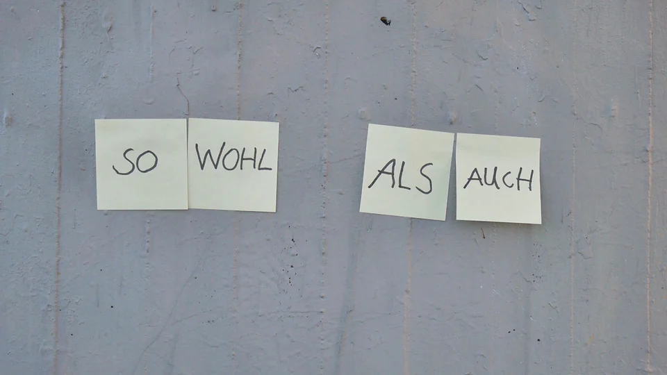 SO AUCH — die Zettel SO WOHL und ALS AUCH, Standbild aus dem Video