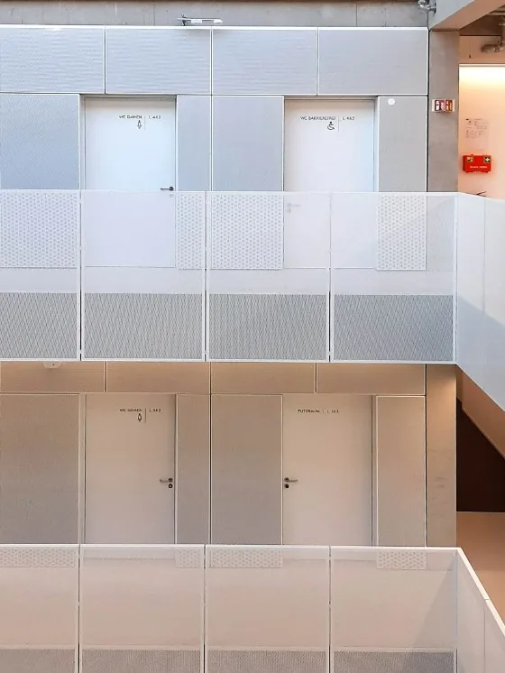 Raumbeschriftung im Neubau Architektur der OTH Regensburg, 2022
