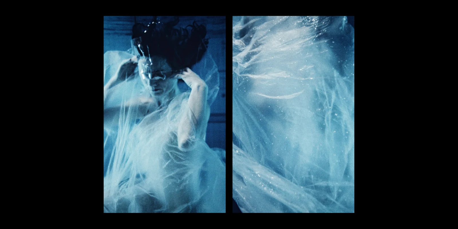 HINTER DEN SPIEGELN — Video-Diptychon, zwei Filmstills auf dunklem Grund: eine Performerin unter Wasser in einer durchscheinenden Folie; startet das Demovideo