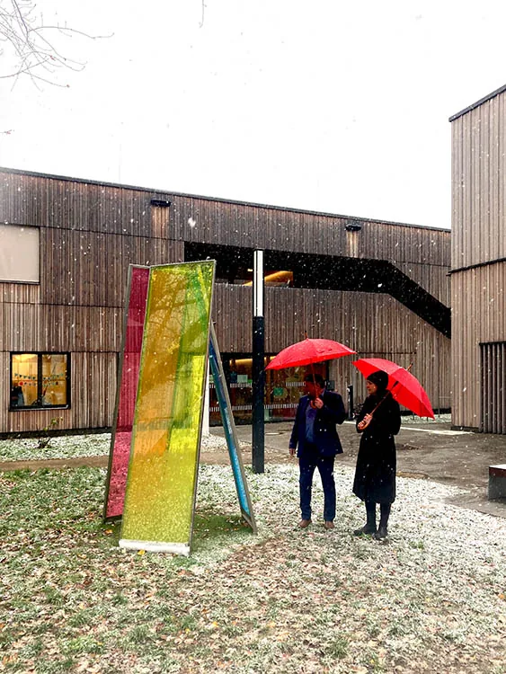 TIPI — die gläserne Behausung im Maßstab zur Umgebung, Bürgerhaus und Kita Mainz-Finthen